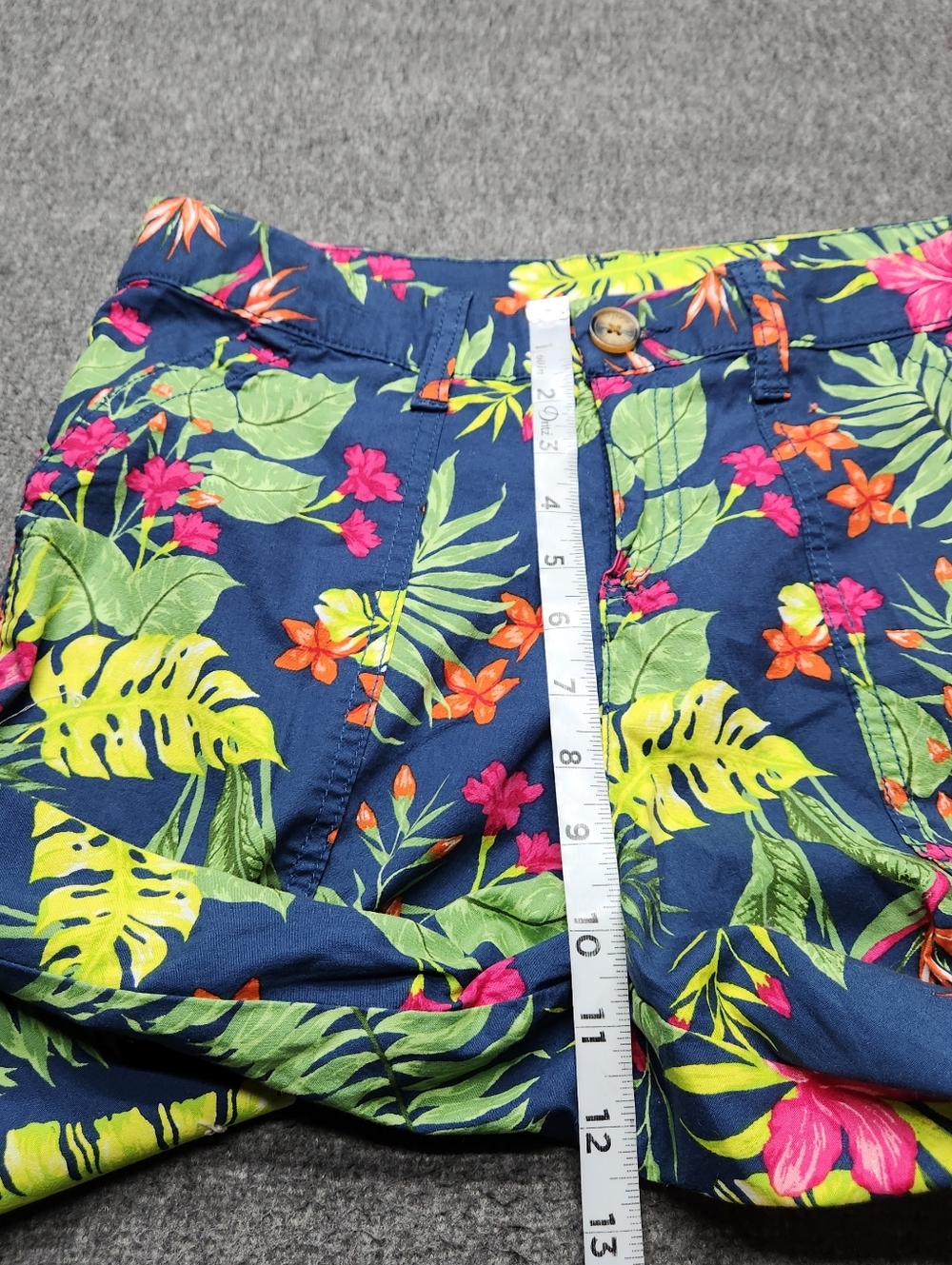Style & Co Shorts‎ Womens 4 Tropical Floral Navy Stretch Summer Casual - Picture 3 of 7